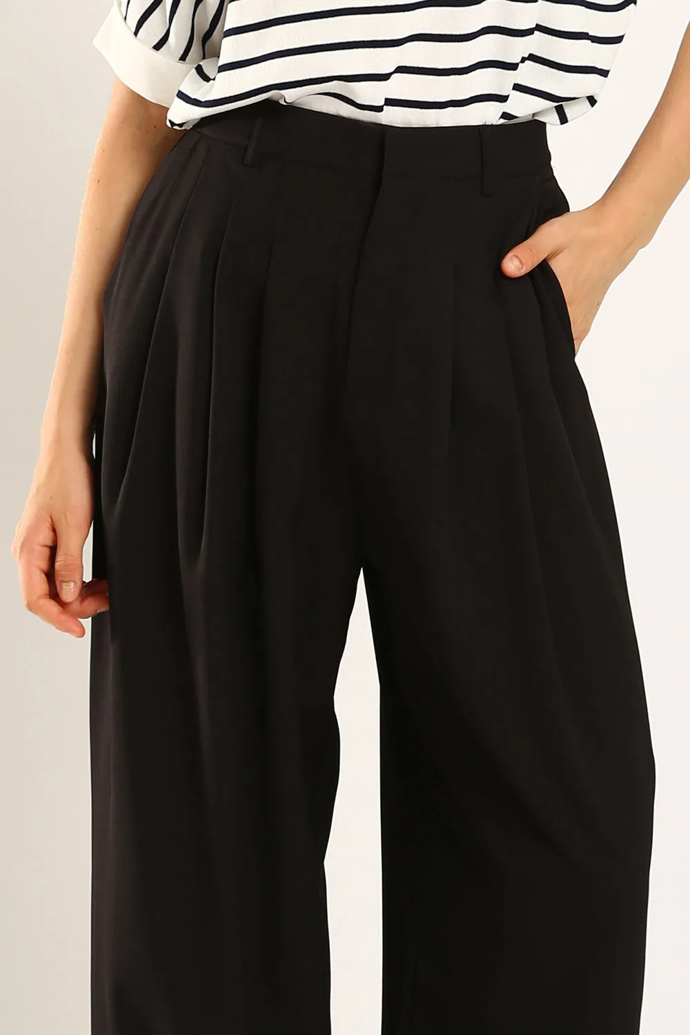 Claudette Relaxed Tailored Pants in Black