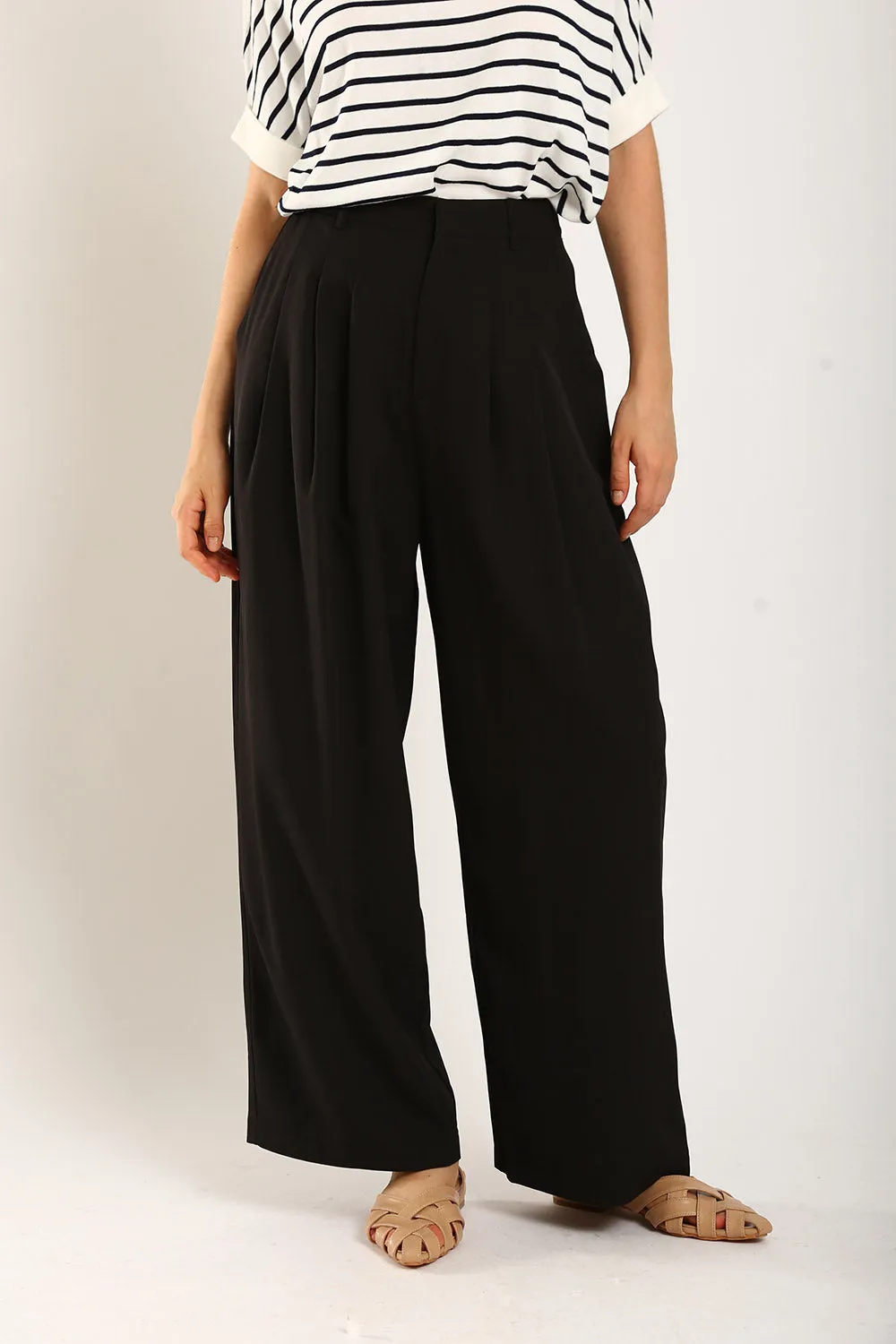 Claudette Relaxed Tailored Pants in Black