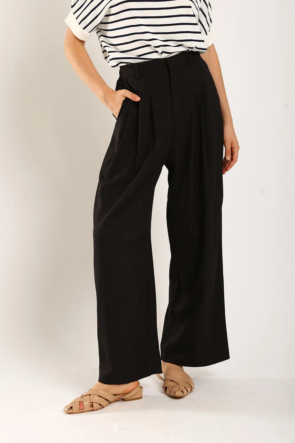 Claudette Relaxed Tailored Pants in Black