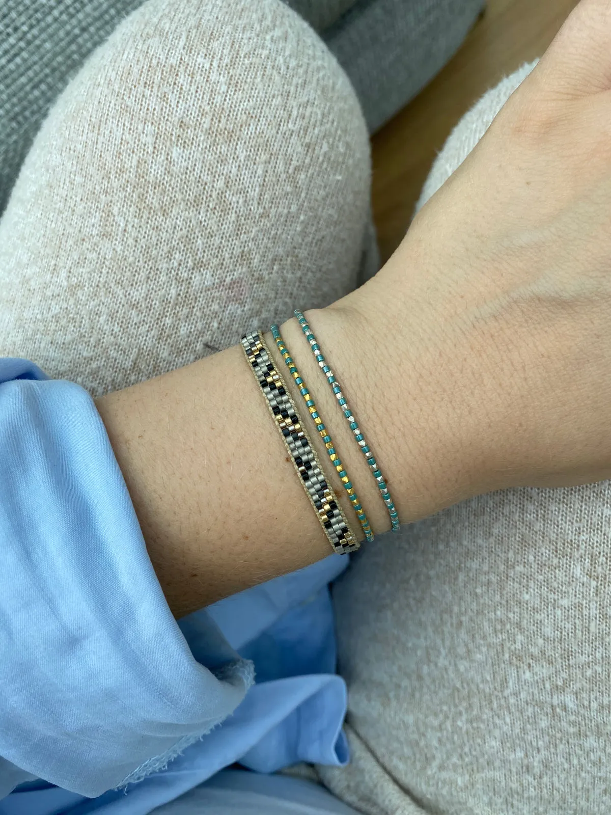 THIN BRACELET IN PAGODA BLUE & GOLD